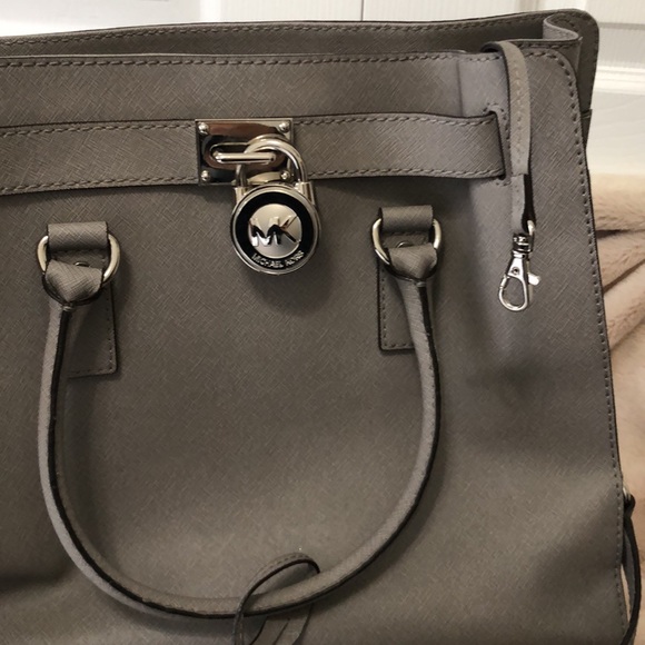 Michael Kors Large Pearl Grey Hamilton Satchel - Picture 7 of 13